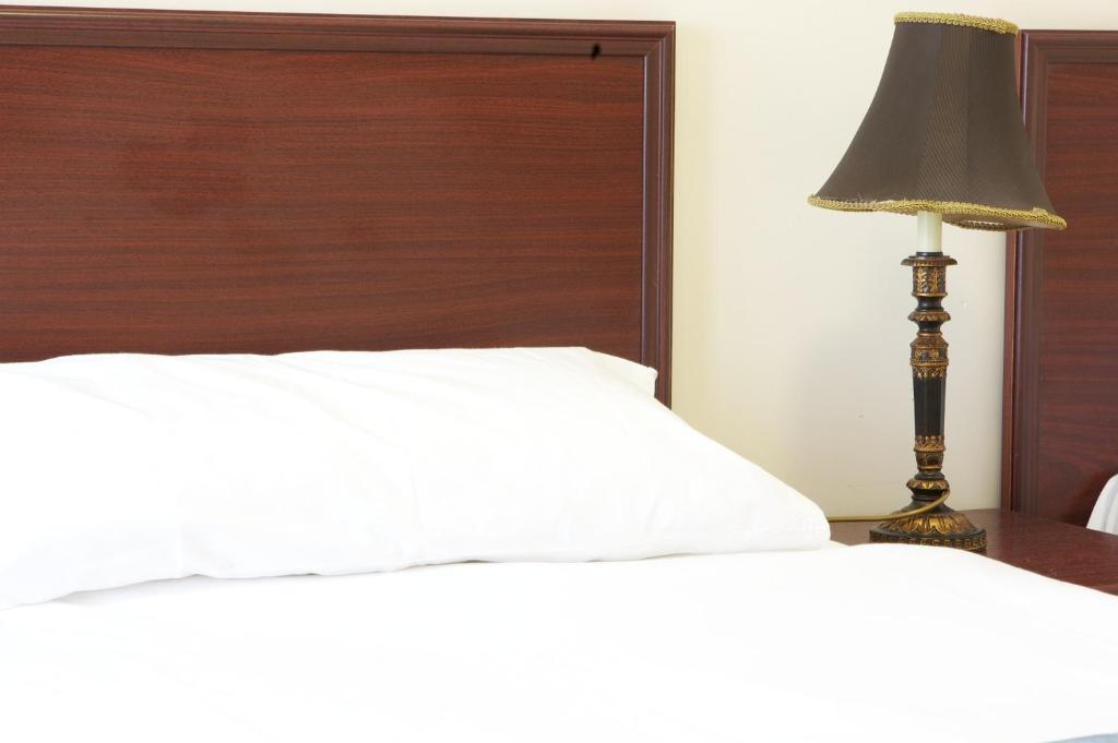 Отель The George & Horn Near Newbury Kingsclere Номер фото