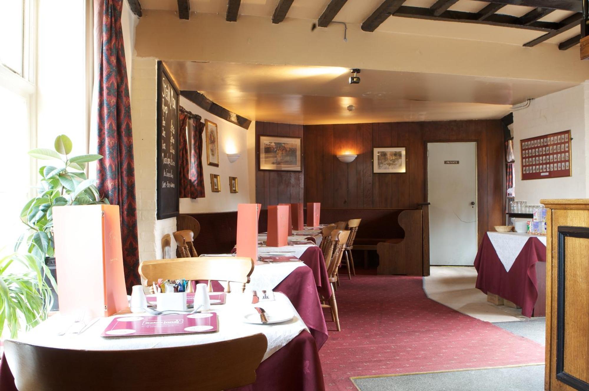 Отель The George & Horn Near Newbury Kingsclere Экстерьер фото