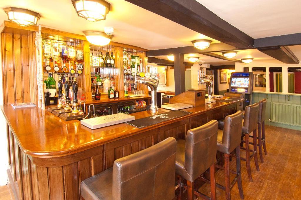 Отель The George & Horn Near Newbury Kingsclere Экстерьер фото