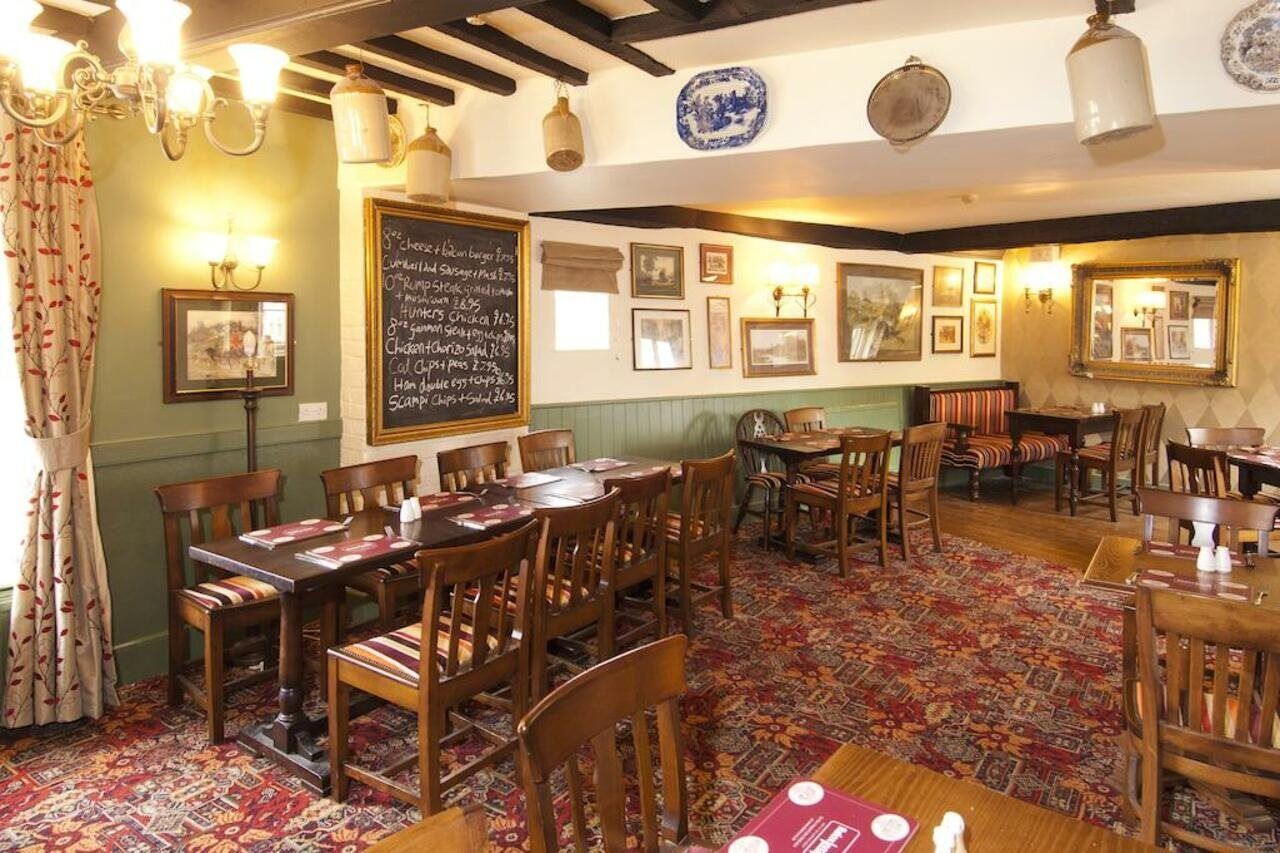Отель The George & Horn Near Newbury Kingsclere Экстерьер фото