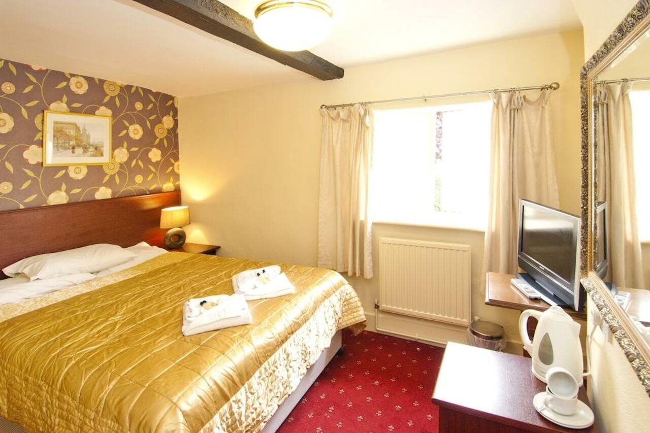 Отель The George & Horn Near Newbury Kingsclere Экстерьер фото