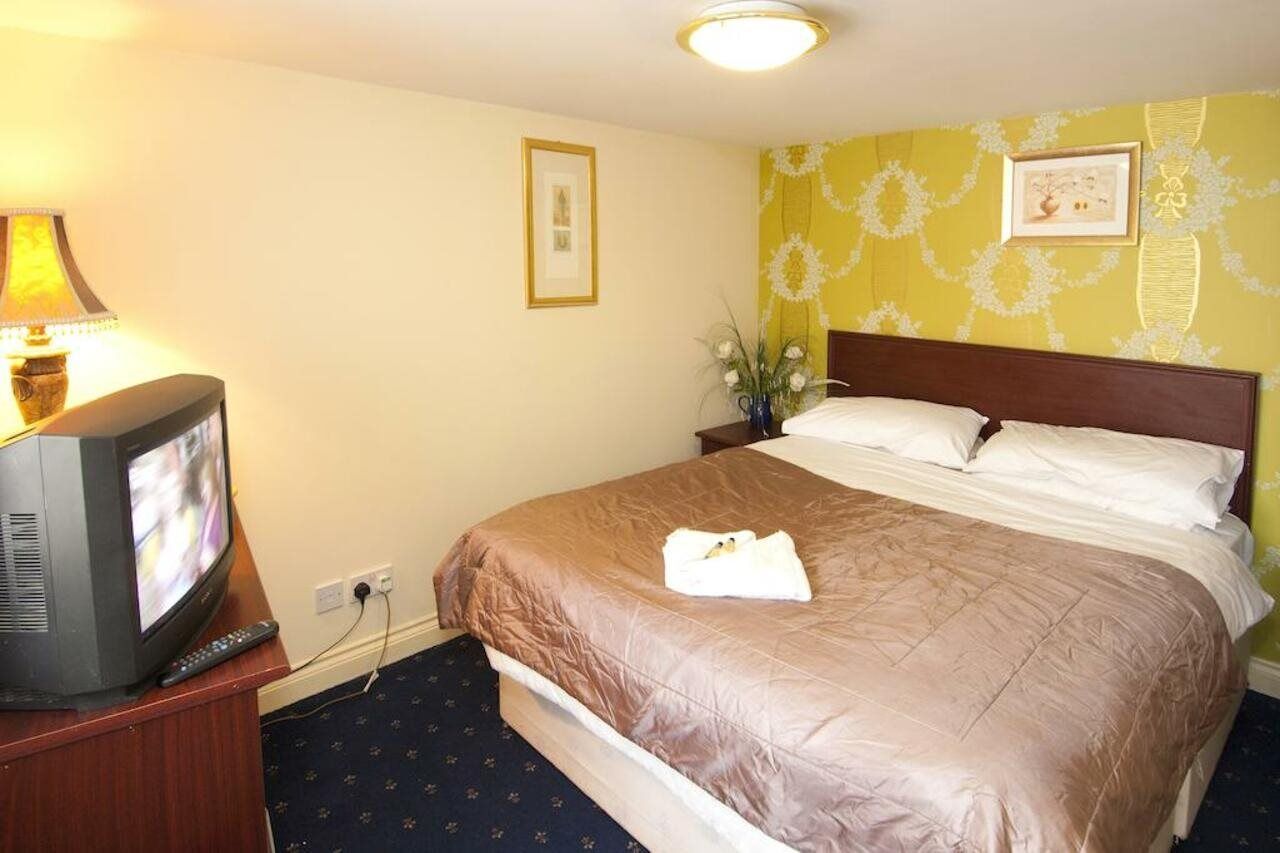 Отель The George & Horn Near Newbury Kingsclere Экстерьер фото