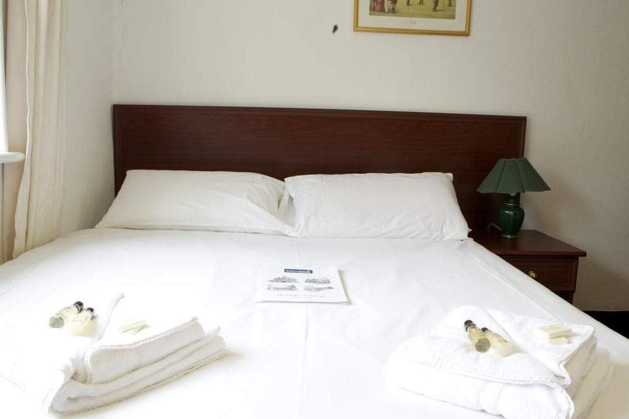 Отель The George & Horn Near Newbury Kingsclere Экстерьер фото